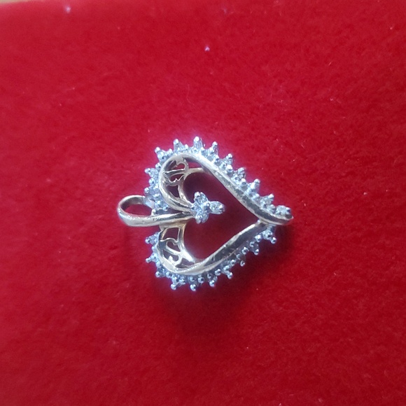 10k solid gold Heard pendant  1.8 grms - Picture 2 of 11